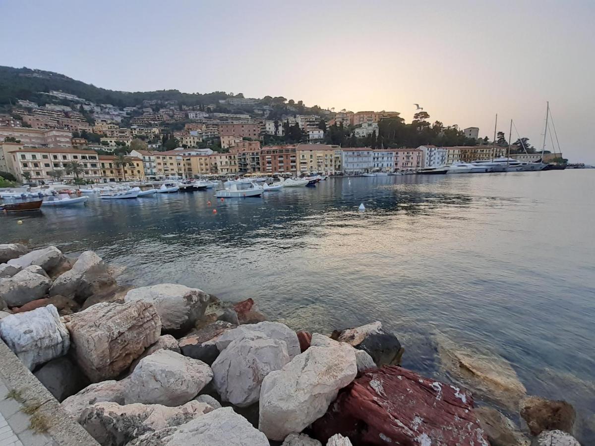 Appartamento Pilarella sotto casa trilocale vistamare al centro storico Porto Santo Stefano  Esterno foto