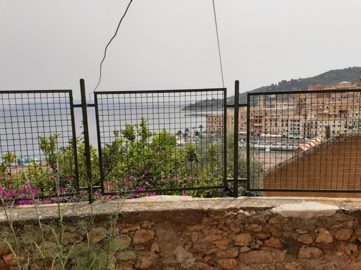 Appartamento Pilarella sotto casa trilocale vistamare al centro storico Porto Santo Stefano  Esterno foto
